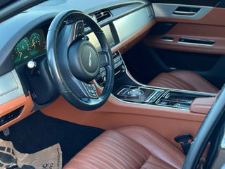 Jaguar XF фото 9