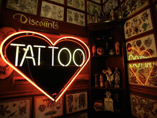 Я ищу татуировщика, чтобы открыть магазин! Vreau să deschid un salon de tatuaje!