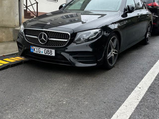 Mercedes E-Class foto 1