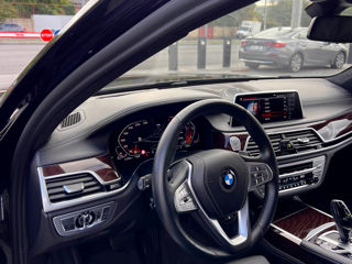 BMW 7 Series foto 17