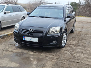 Toyota Avensis foto 2