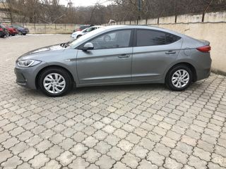 Hyundai Elantra foto 5