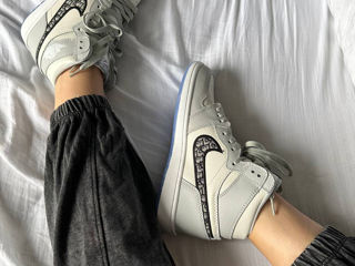 Nike Air Jordan 1 Retro High x Dior Women's foto 9