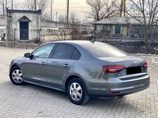 Volkswagen Jetta foto 4