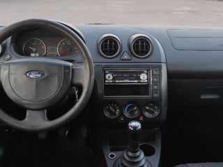 Ford Fiesta foto 5