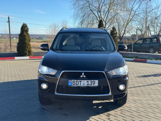 Mitsubishi Outlander foto 2