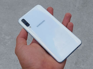 Продам Samsung A50