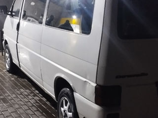 Volkswagen Caravelle foto 8