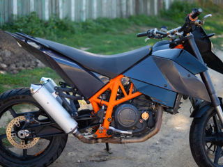 KTM 690 SuperMoto R