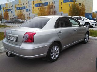 Toyota Avensis foto 1