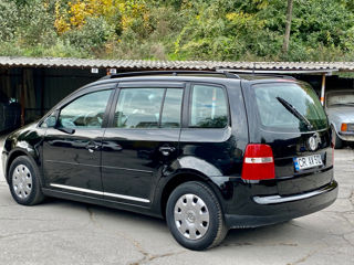 Volkswagen Touran foto 4