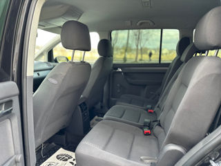 Volkswagen Touran foto 10