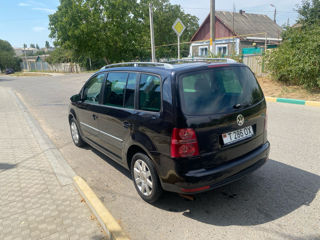 Volkswagen Touran foto 4