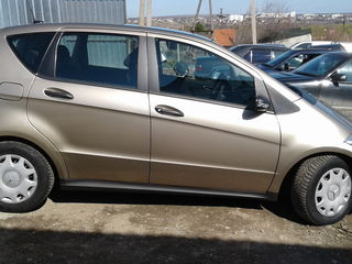 Mercedes A Clas 2005 se dezmembreaza foto 1