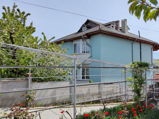 Vând casa de locuit 303 m2, terenul 9 ari, garaj (5 minute de la Chisinau) foto 5