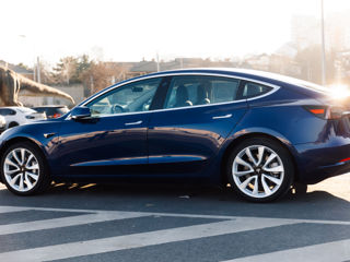 Tesla Model 3 foto 6