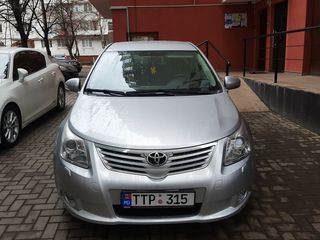 Toyota Avensis foto 2