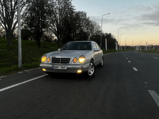 Mercedes E-Class foto 1