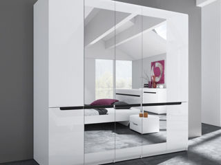 Dulap elegant cu design fin in dormitor foto 1