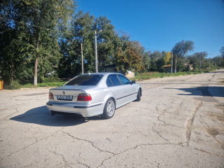 BMW 5 Series foto 2