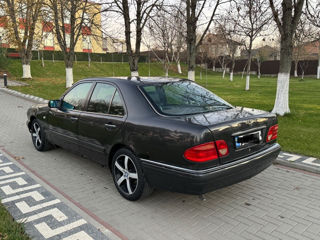 Mercedes E-Class foto 2