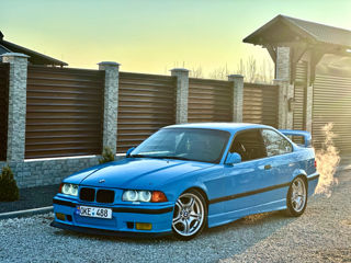 BMW 3 Series Coupe foto 2