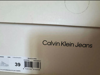 Calvin Klein . Noi și originali. foto 3