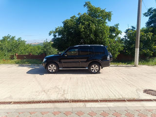 Mitsubishi Pajero foto 2