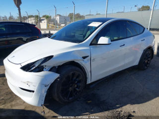 Tesla Model Y foto 2