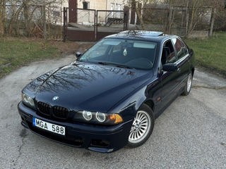 BMW 5 Series foto 2