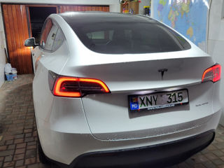 Tesla Model Y foto 3