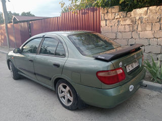 Nissan Almera foto 1