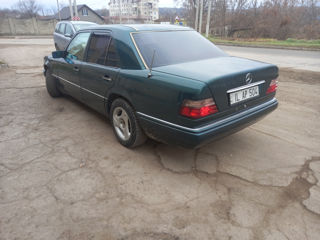 Mercedes Series (W123) foto 7