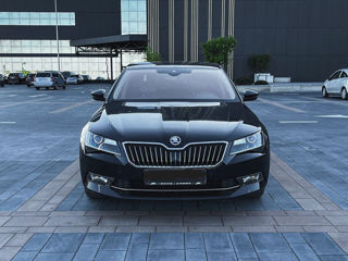 Skoda Superb foto 2