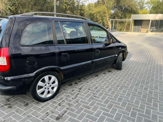 Opel Zafira foto 2