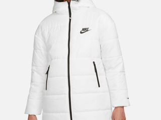 Scurta pentru femei Toamna-Iarna /Nike100% Originala pret : 1 999