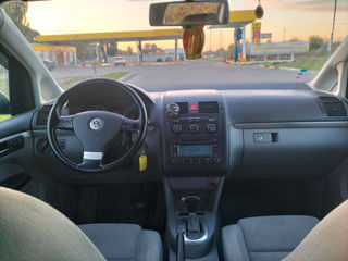 Volkswagen Touran foto 3