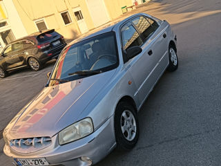 Hyundai Accent foto 2