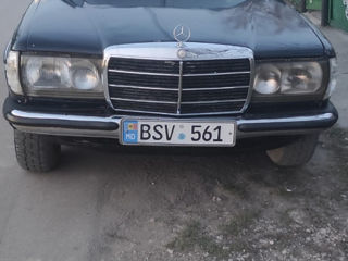 Mercedes Series (W123) foto 3