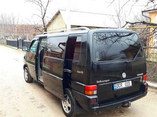 Volkswagen Caravelle foto 2