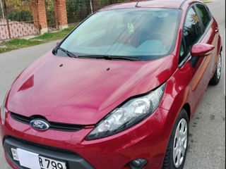 Ford Fiesta foto 2