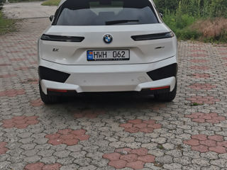 BMW iX foto 8