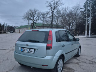 Ford Fiesta foto 5