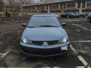 Mitsubishi Lancer foto 2