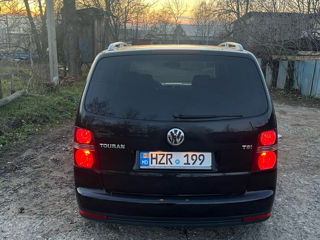 Volkswagen Touran foto 3