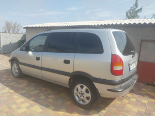 Opel Zafira foto 2