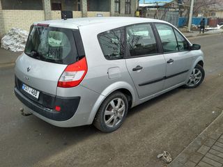 Renault Grand Scenic foto 2