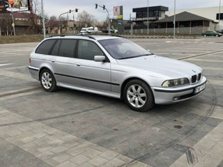 BMW 5 Series foto 4