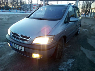 Opel Zafira foto 2