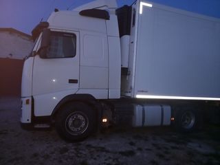 Volvo F440 foto 3